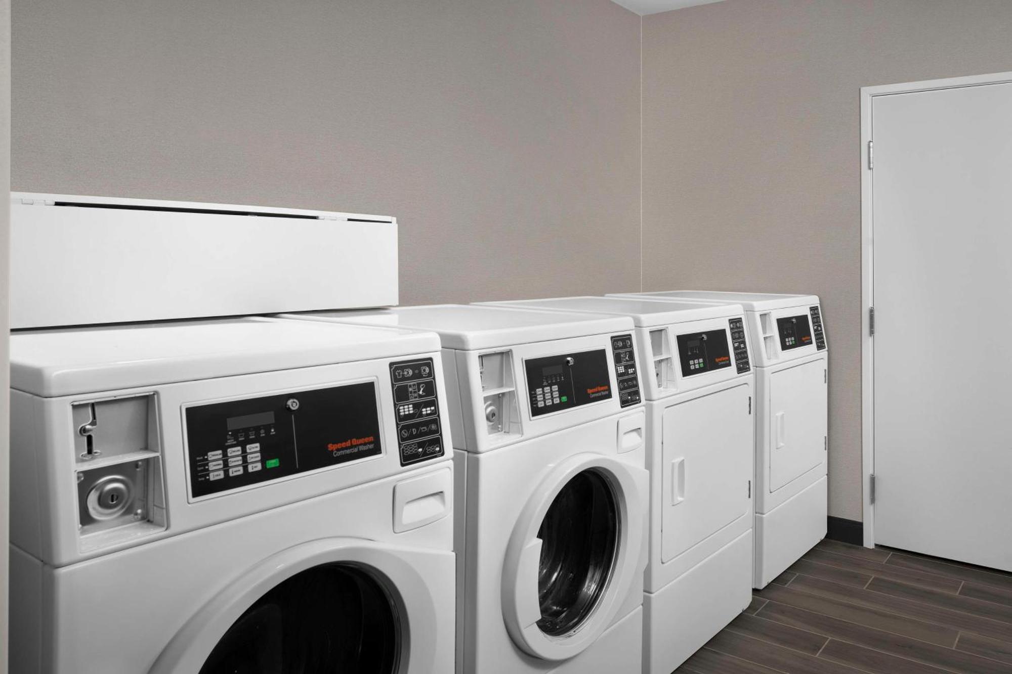 Home2 Suites By Hilton Poughkeepsie Esterno foto